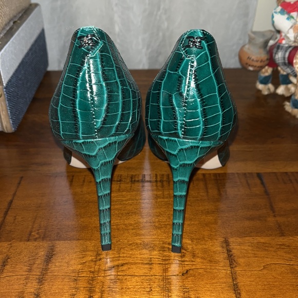 Beautiful pumps - Picture 3 of 5
